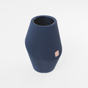 Produktfoto_Vase_Enfolded_2__Dunkelblau