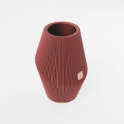Produktfoto_Vase_Enfolded_2__Dunkelrot