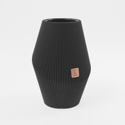 Produktfoto_Vase_Enfolded_1__Kohleschwarz